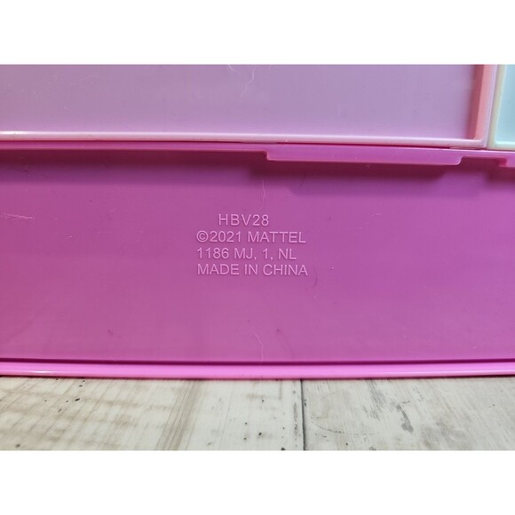 Barbie Dream Closet Playset HBV28 2021 Mattel Pink Fold-Out Closet w/ Hangers - Picture 14 of 15